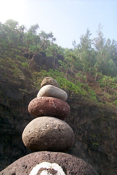 2000-02-13_kauai/kalalau/24-rocks_cliff.jpg