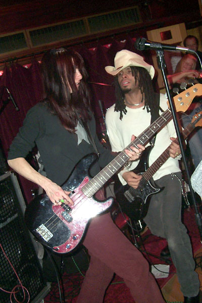 bands/liar/2000-02-26/06-paula_eric.jpg