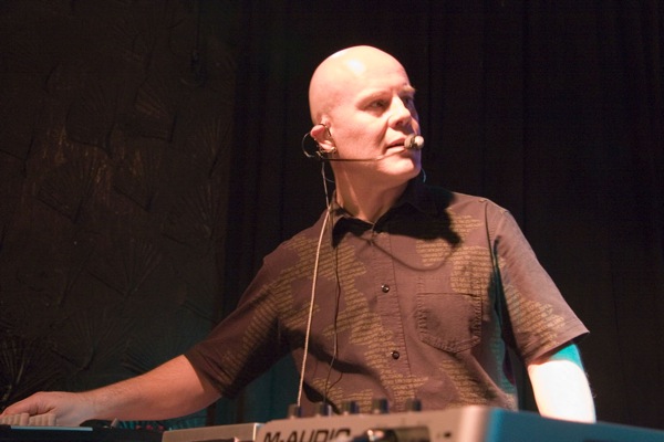 bands/thomas_dolby/2006-11-21/IMG_5333.jpg