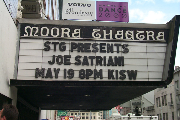 bands/joe_satriani/2000-05-19/1083.jpg