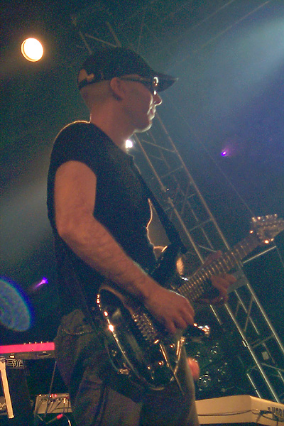 bands/joe_satriani/2000-05-19/1092.jpg