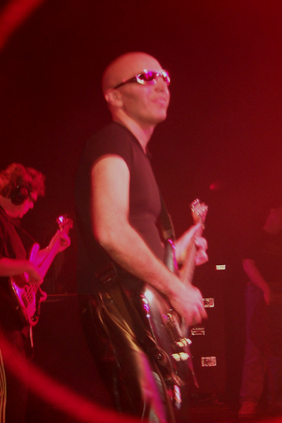 bands/joe_satriani/2000-05-19/1115.jpg