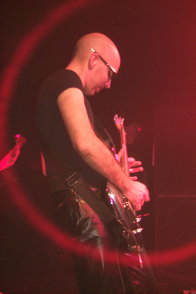 bands/joe_satriani/2000-05-19/1116.jpg
