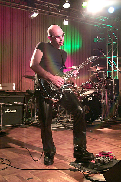 bands/joe_satriani/2000-05-22/P0001154.jpg