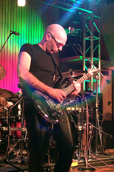bands/joe_satriani/2000-05-22/P0001168.jpg