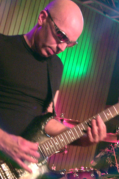 bands/joe_satriani/2000-05-22/P0001179.jpg