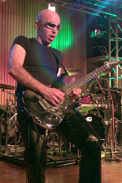 bands/joe_satriani/2000-05-22/P0001180.jpg
