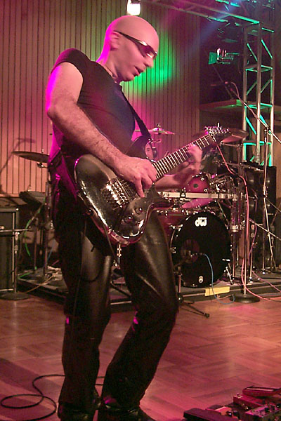 bands/joe_satriani/2000-05-22/P0001183.jpg