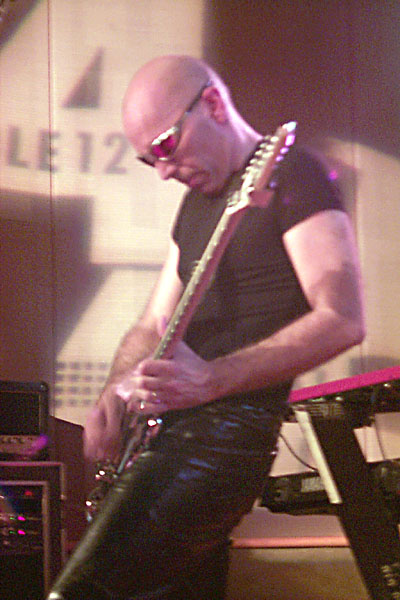bands/joe_satriani/2000-05-22/P0001189.jpg
