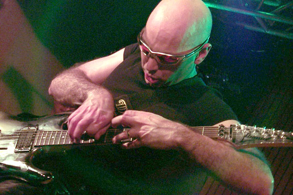 bands/joe_satriani/2000-05-22/P0001209.jpg