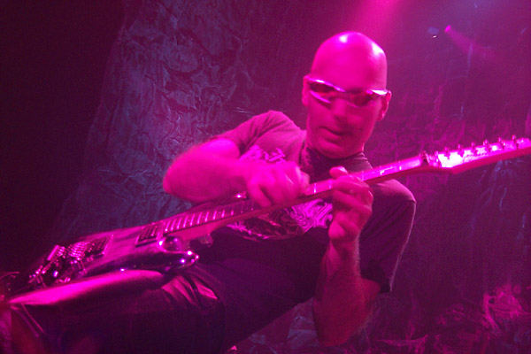 bands/joe_satriani/2000-12-28/P0002049.jpg