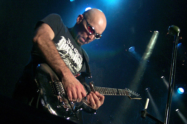 bands/joe_satriani/2000-12-28/P0002052.jpg