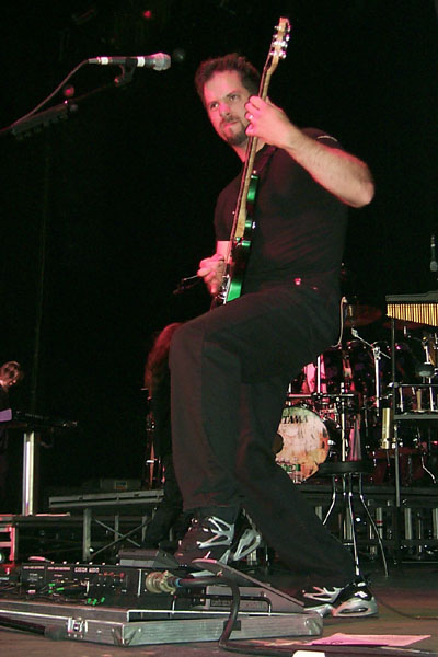 bands/joe_satriani/2002-08-11/P0003800.jpg