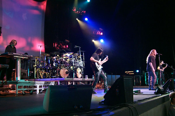 bands/joe_satriani/2002-08-11/P0003821.jpg
