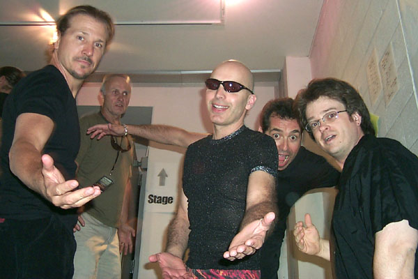 bands/joe_satriani/2002-08-11/P0003840.jpg