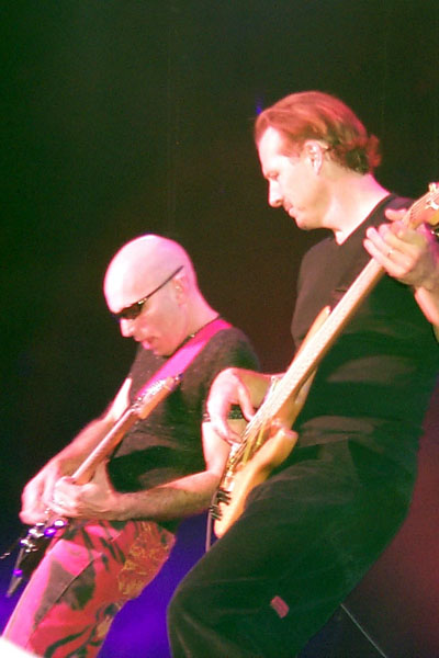 bands/joe_satriani/2002-08-11/P0003851.jpg