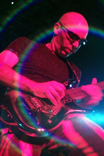 bands/joe_satriani/2002-08-11/P0003866.jpg