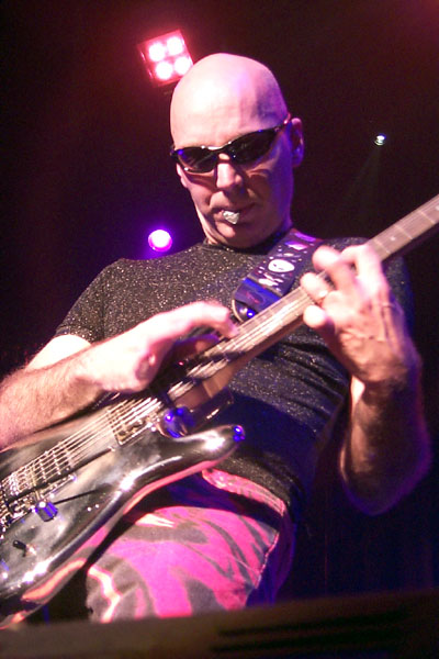 bands/joe_satriani/2002-08-11/P0003874.jpg
