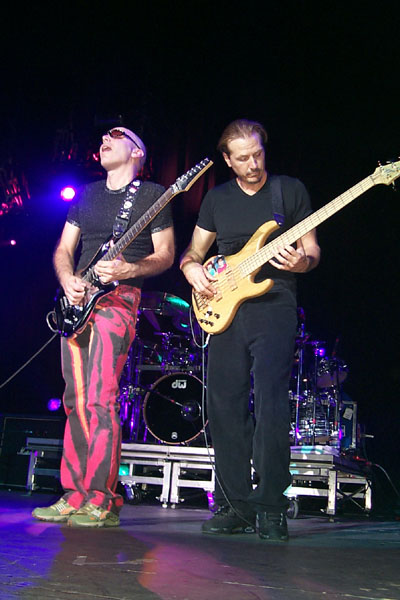 bands/joe_satriani/2002-08-11/P0003887.jpg