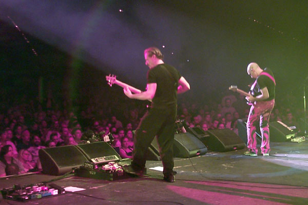 bands/joe_satriani/2002-08-11/P0003899.jpg