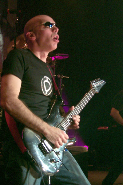 bands/joe_satriani/2003-02-01/P0004717.jpg