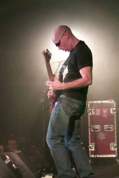 bands/joe_satriani/2003-02-01/P0004735.jpg