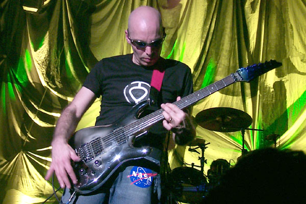 bands/joe_satriani/2003-02-01/P0004743.jpg