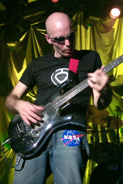 bands/joe_satriani/2003-02-01/P0004744.jpg