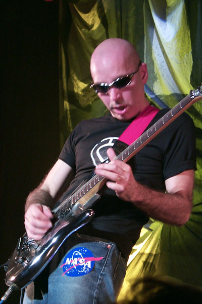 bands/joe_satriani/2003-02-01/P0004756.jpg