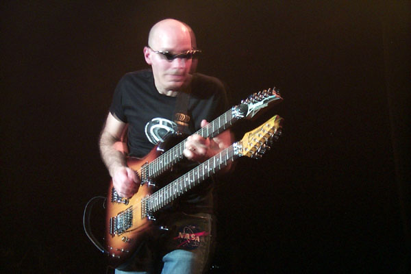 bands/joe_satriani/2003-02-01/P0004760.jpg