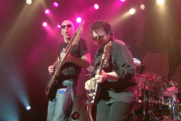 bands/joe_satriani/2003-02-01/P0004764.jpg