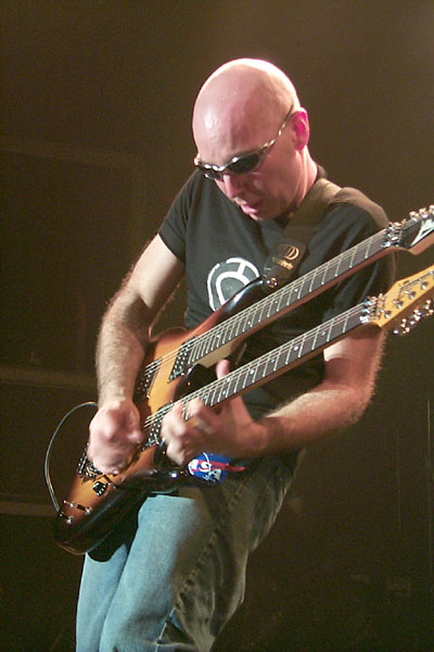 bands/joe_satriani/2003-02-01/P0004766.jpg