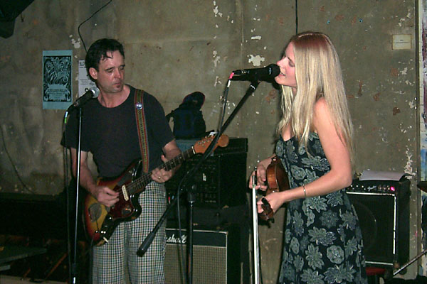 bands/tiny/2000-02-18/05-dan_sheila.jpg