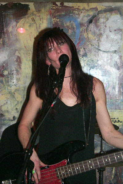 bands/tiny/2000-02-18/06-paula.jpg