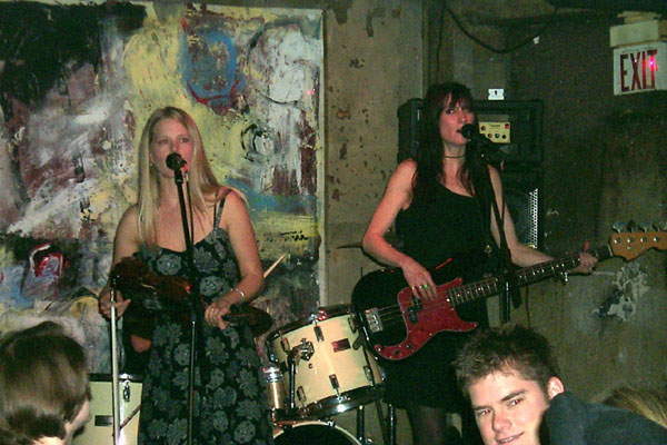 bands/tiny/2000-02-18/10-sheila_paula.jpg
