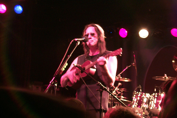 bands/todd_rundgren/2000-06-11/P0001298.jpg