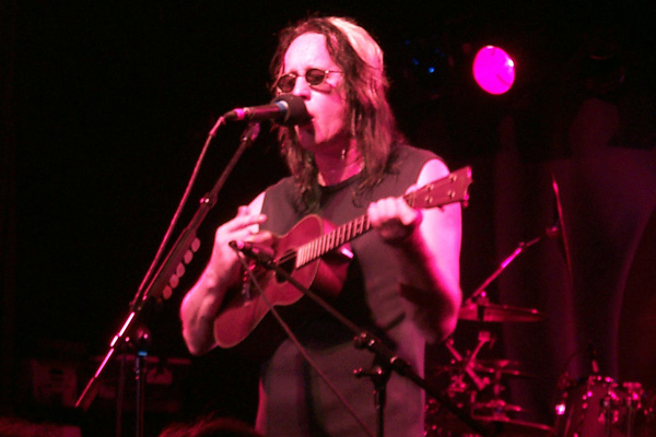 bands/todd_rundgren/2000-06-11/P0001299.jpg