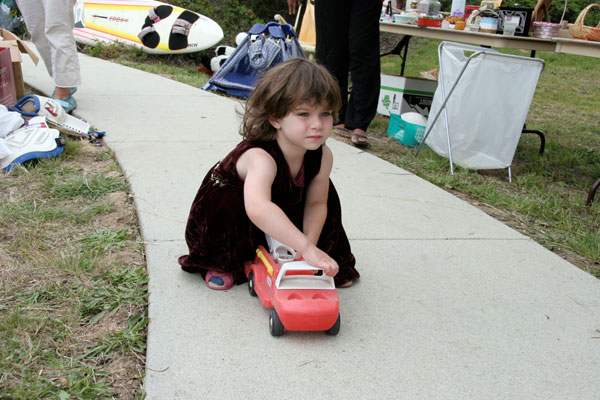 simcha/2006-06-11_rummage/IMG_4241.jpg