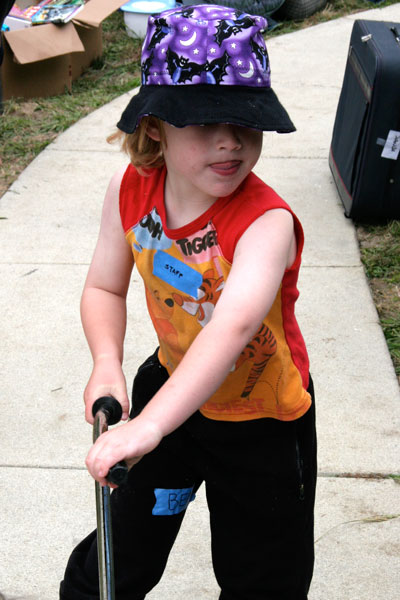 simcha/2006-06-11_rummage/IMG_4245.jpg