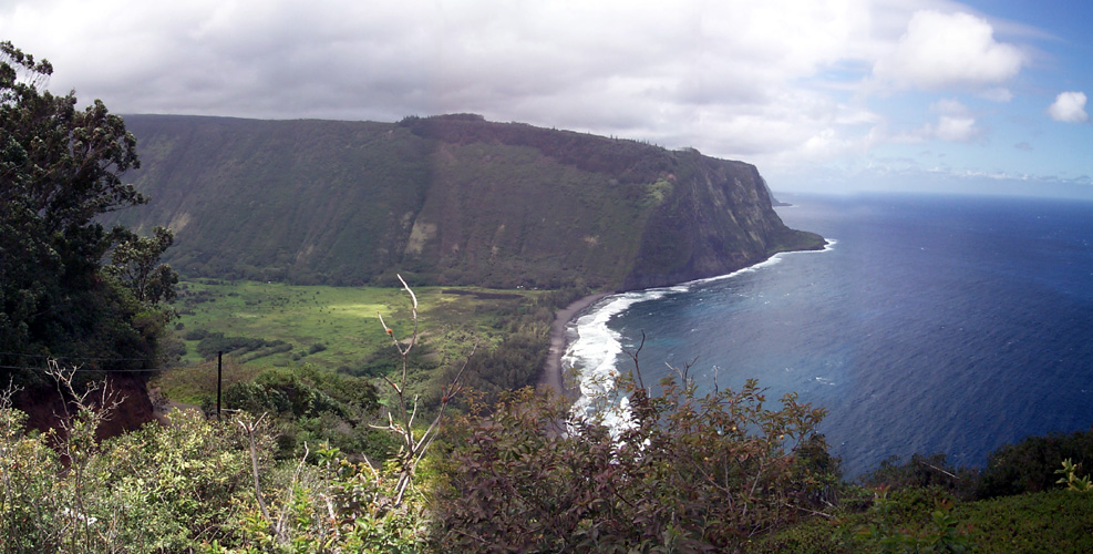 trips/2001-03_hawaii/2001-03-16/pano-waipio-lg.jpg