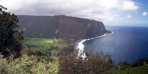 trips/2001-03_hawaii/2001-03-16/pano-waipio-med.jpg