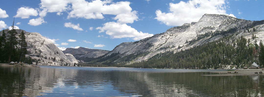 trips/2001-07_yosemite-benton/pano-lake-lg.gif